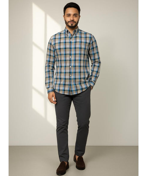 Chemise à carreaux allie confort et style