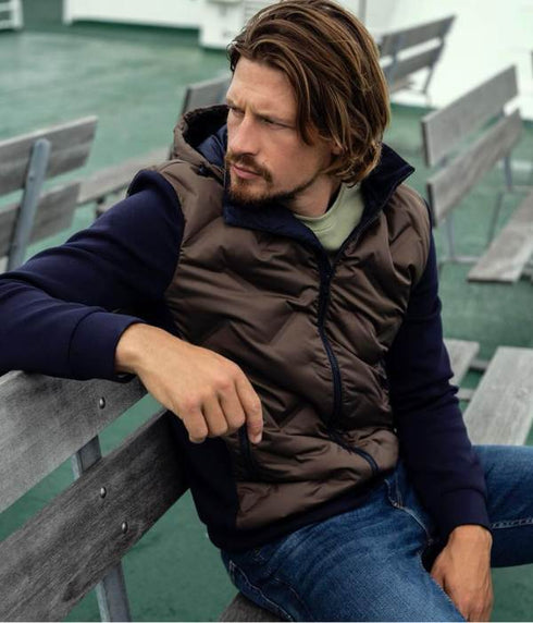 Gilet marron avec capuche amovible