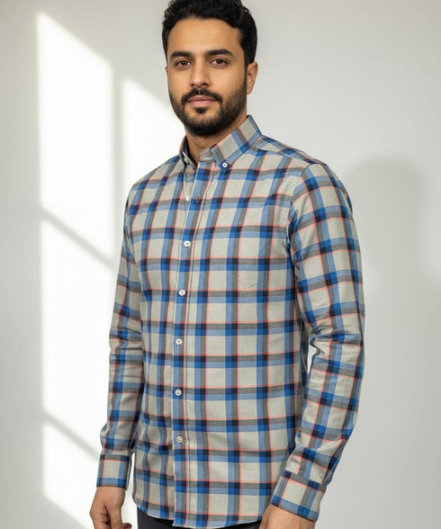 Chemise à carreaux allie confort et style